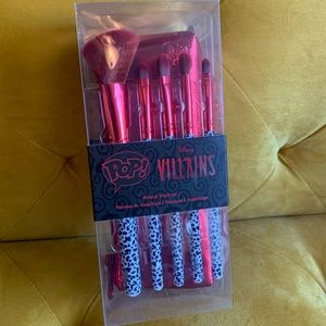 Special edition Disney villain funko pop make up brush set